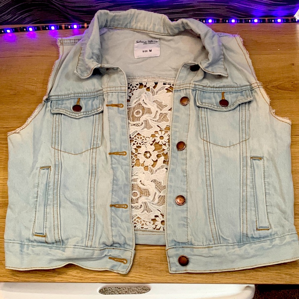 Cropped denim jacket